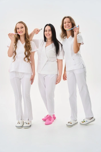 В многопрофильной клинике принимают врачи разных специализаций&nbsp;— от гигиениста до имплантолога | Источник: SKYDENT