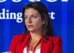 Симоньян: «Свекровь даже к завтраку выходит при макияже, а я колхозница. Тигран проснется и будет любить меня ненакрашенную»