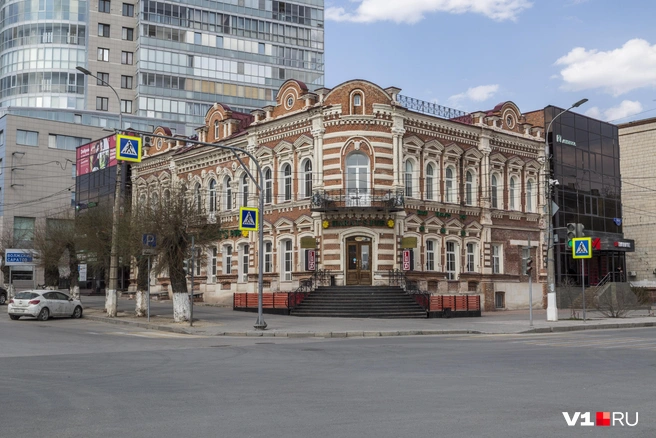 Выселять арендаторов из царицынского особняка новые собственники пока не планируют | Источник: Константин Завриков / V1.RU