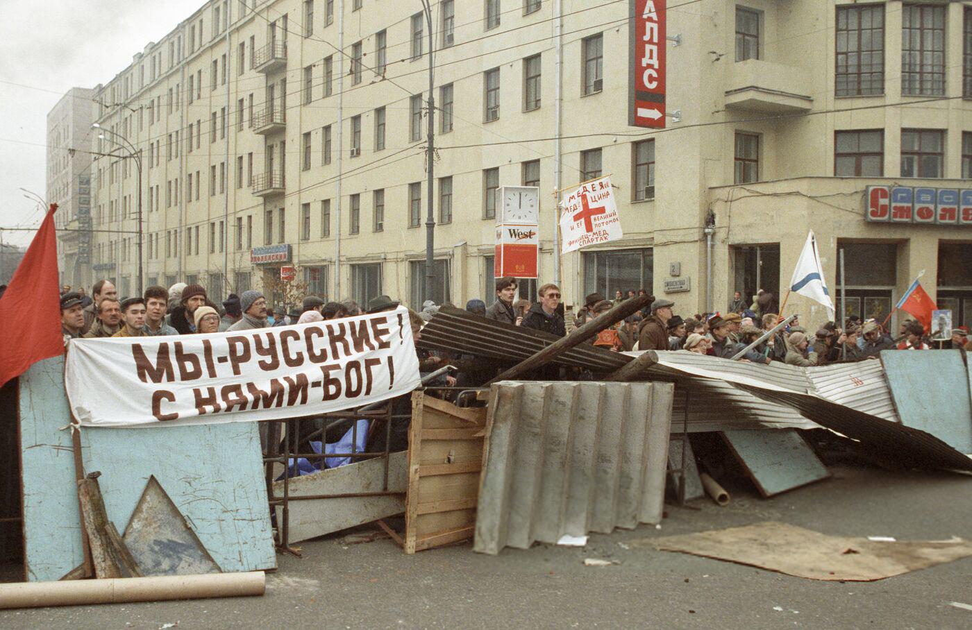 Расстрел Белого дома: что на самом деле случилось в Москве 4 октября  1993-го? | MAXIM