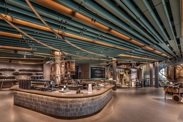 Самый большой Starbucks открылся в Чикаго (фото 2)