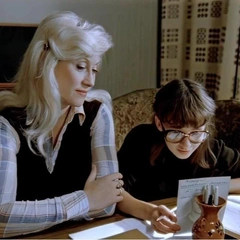 Что не так с родителями в фильме «Вам и не снилось…»: мнение редактора Parents.ru