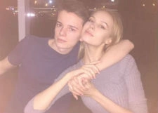 Арсений Шульгин проводит праздники с возлюбленной
