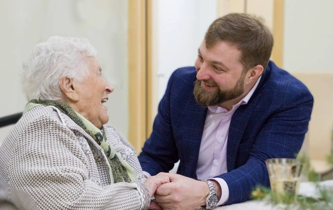 Андрей Мецлер является руководителем геронтологического центра «Юго-Западный» и членом Общественной палаты Москвы | Источник: Андрей Мецлер / T.me