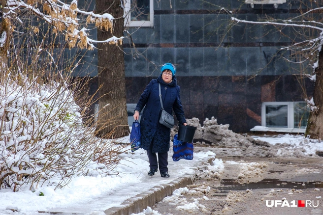 Обходим лужи стороной | Источник: Булат Салихов / UFA1.RU