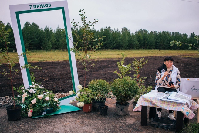 Живые растения стали отличным дополнением к фотозоне | Источник: Алиса Шапкина