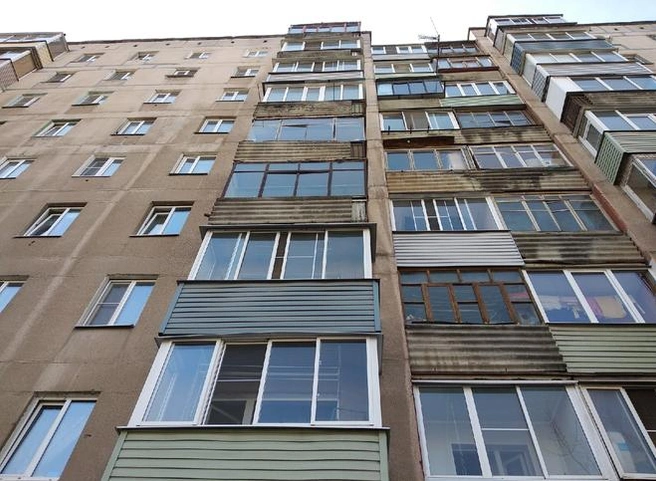 В Рязани женщина выжила после падения с балкона шестого этажа | ya62.ru