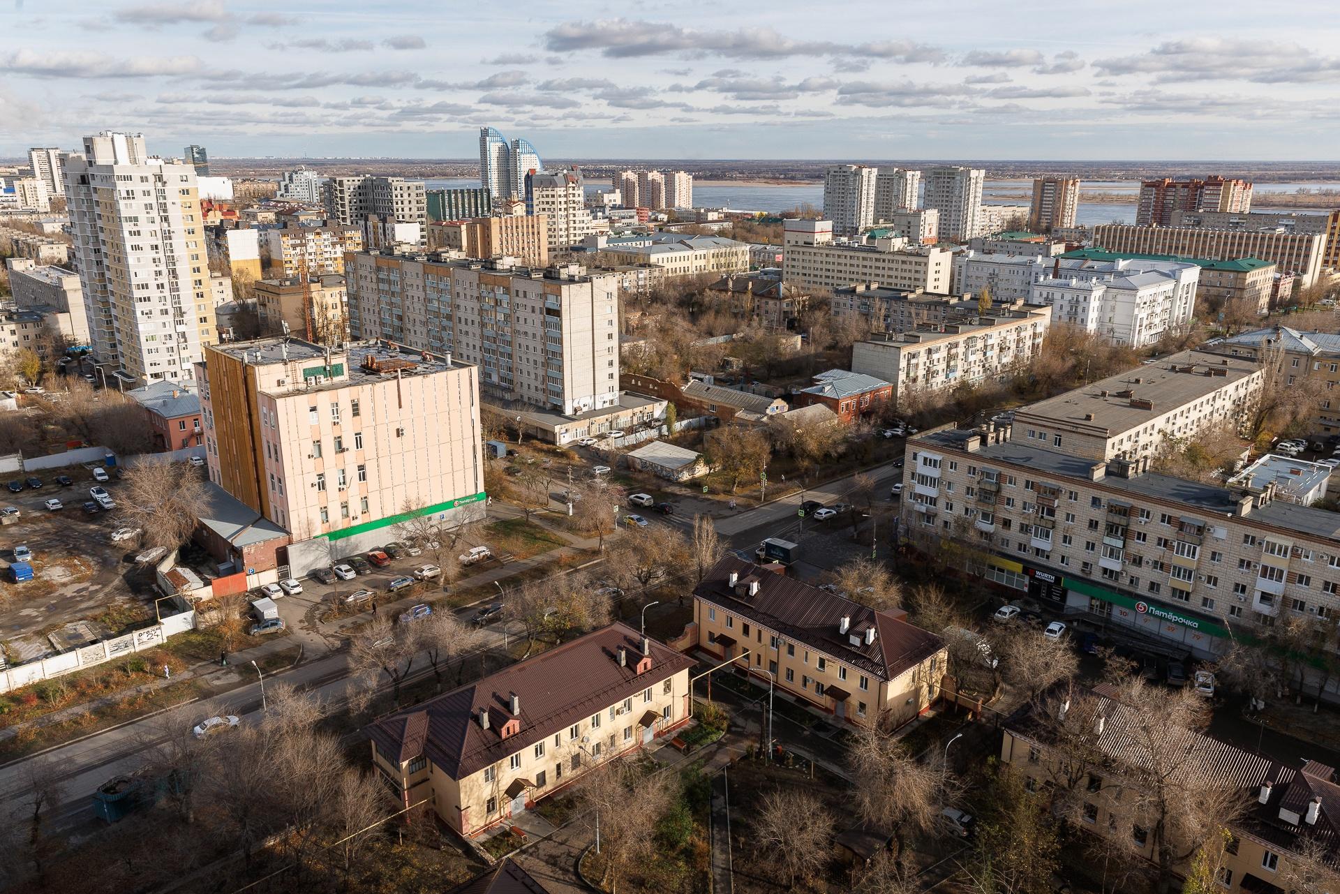 Полчища гигантских пауков, черная пятница и футбол: куда сходить в Волгограде на последних выходных этой осени