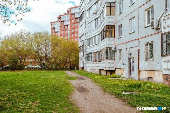 На этом участке нет активного фронта улицы | Источник: Кирилл Башинский / NGS55.RU