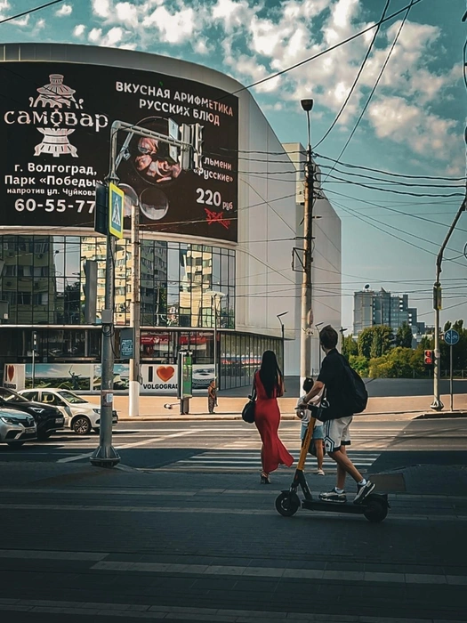 Небо, дева, облака | Источник: Дмитрий Доценков