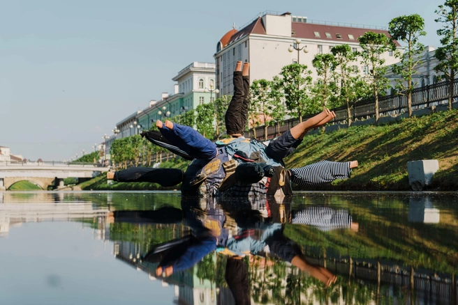 Don’t call anyone, it’s just an installation / «Никому не звоните, это всего лишь инсталляция» | Источник: Thealeshaart.com