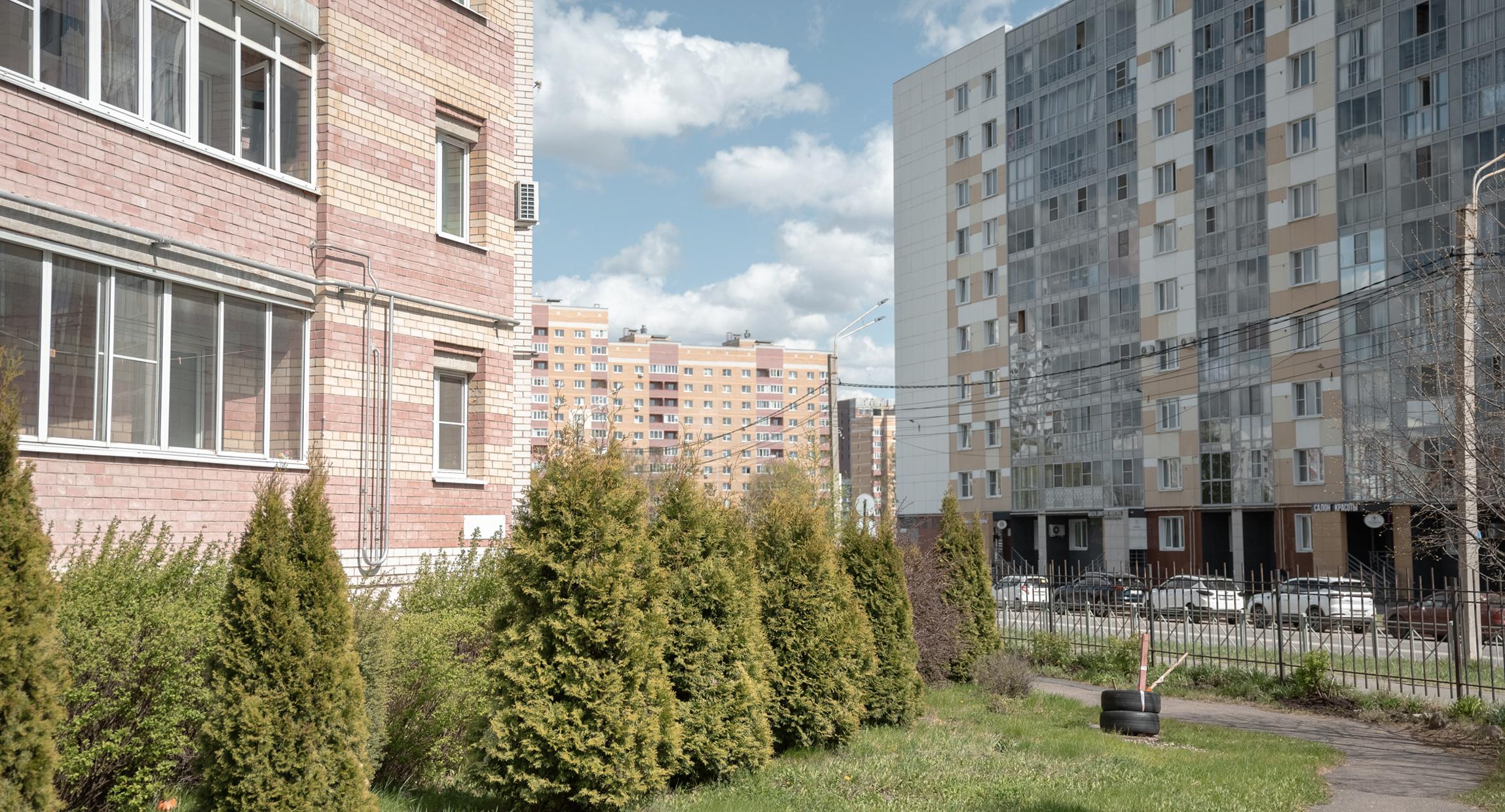 Детская площадка рядом с домом на улице Панина, 6/2 | Источник: Александр Куренной / 76.RU