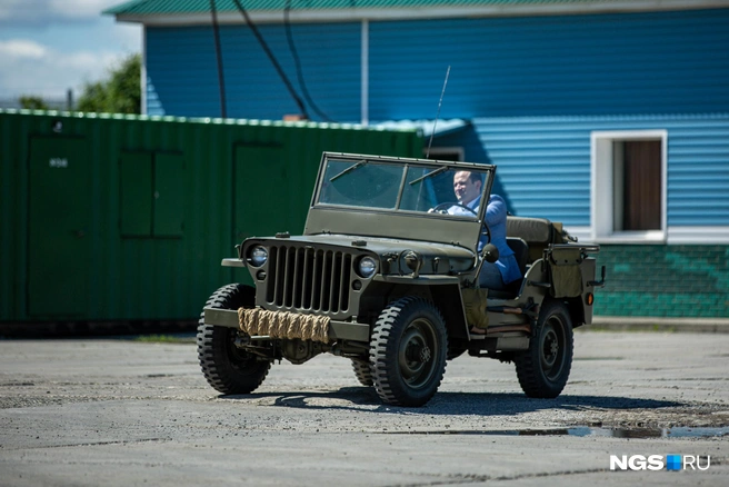 Автомобиль вызывает повышенное внимание на улицах Новосибирска | Источник: Александр Ощепков