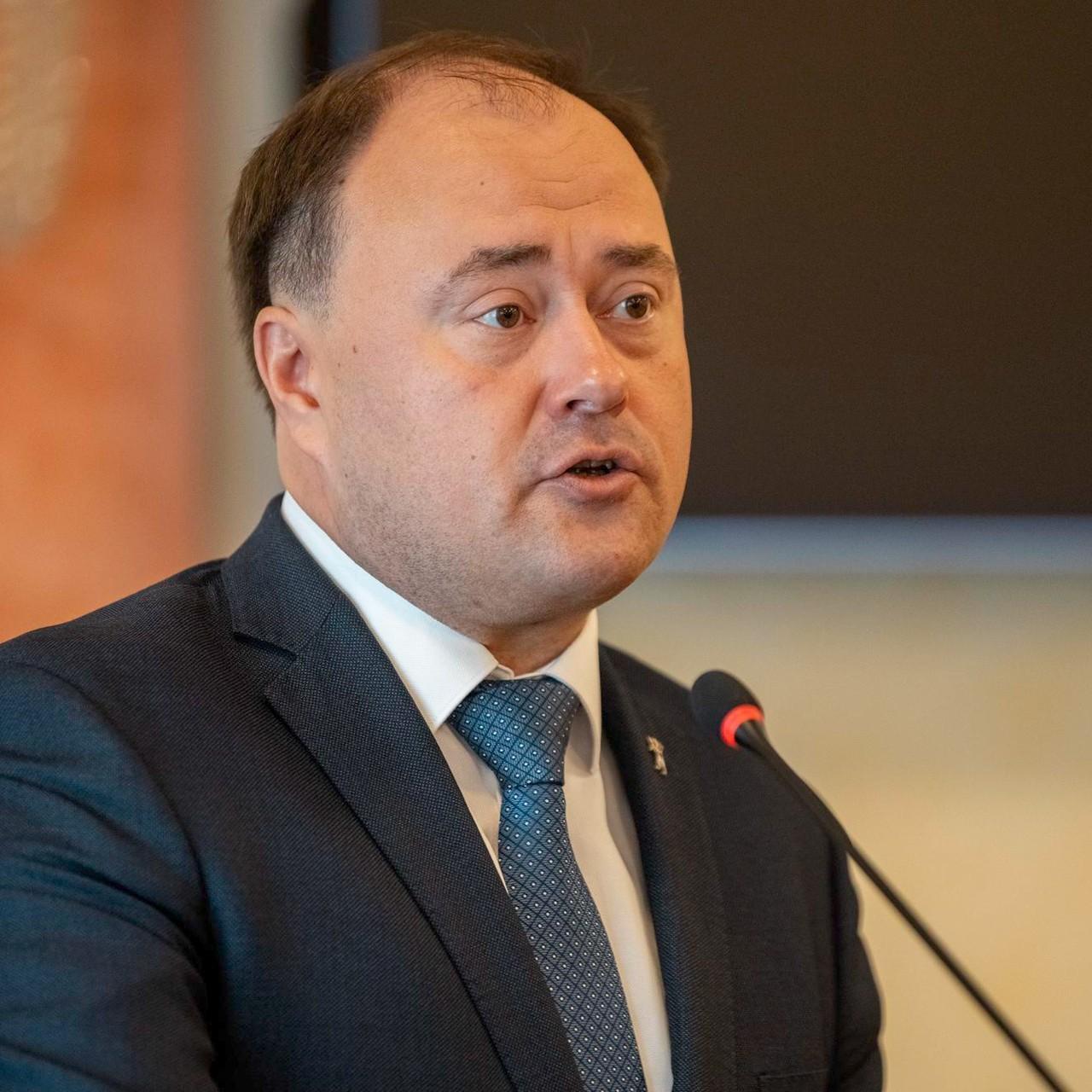 <p>Артем Молчанов </p>