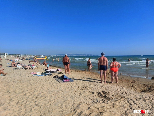 Песок на пляже очень чистый | Источник: Екатерина Железнова / 93.RU