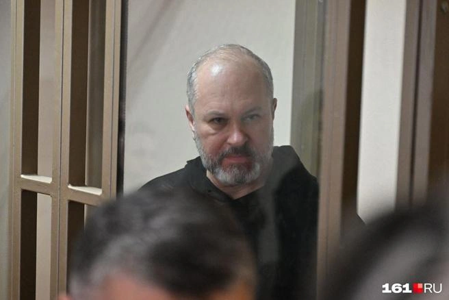 В суде стало известно, что Кушнарев убеждал бизнесмена, что тот должен приносить ему по 2 миллиона в месяц и платить за «беспрепятственную приемку работ по дорогам» | Источник: Евгений Вдовин / 161.RU