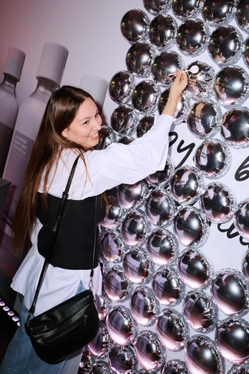 Гости лопали шарики с названиями проблем с кожей