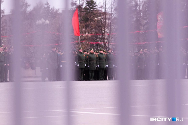 Участники парада собрались в шеренги | Источник: Даниил Конин / ИА «ИрСити»