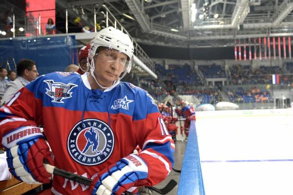 Президент России Владимир Путин в день своего рождения на матче команд «Звезды НХЛ» и «Сборной НХЛ»