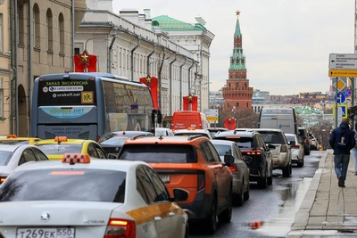 Центральные улицы Москвы перекроют 11 июля из-за парада ретротранспорта