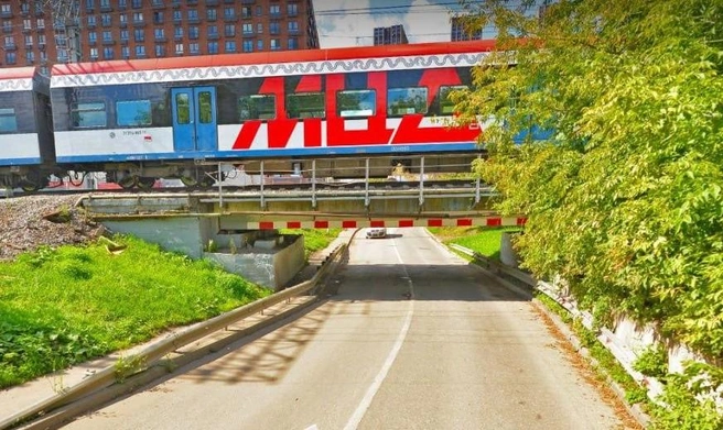 Высота постройки — 2,2 метра, что на полметра ниже тентованной «Газели» | Источник: «Яндекс.Карты»