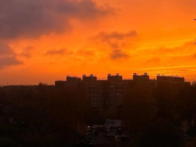 Город совсем не видно за таким ярким небом | Источник: читательница 76.RU Ирина