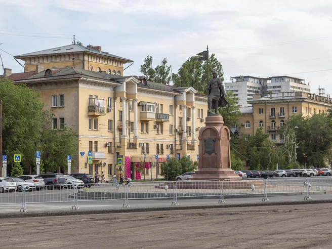 Памятник Александру Невскому планируют перенести, но он пока остается на прежнем месте | Источник: Константин Завриков / V1.RU