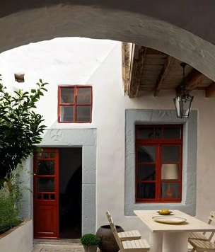 Возрождение Патмоса: дизайнер Леда Атанасопулу объединила XVII и XXI век в доме на греческом острове