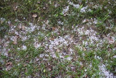 Град и гроза обрушились на Ростов