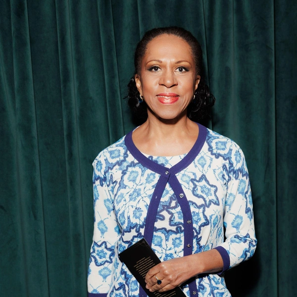 Елена Ханга