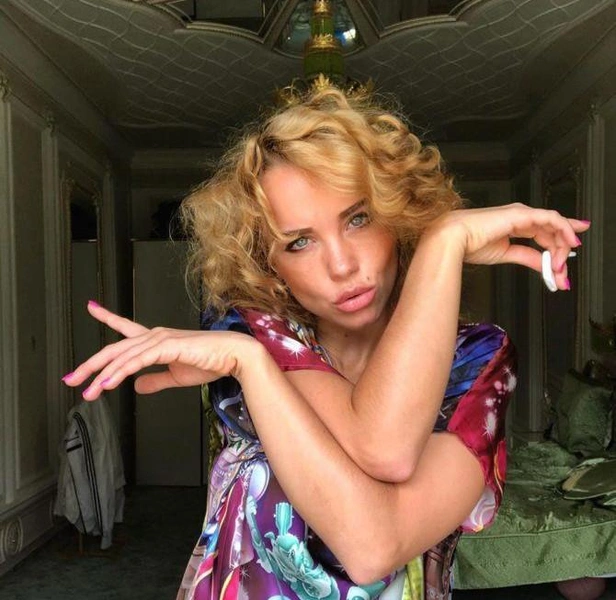 Юлия Реутова | www.starhit.ru