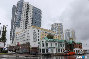 Высотки за историческими домами, по мнению архитектора, в облик города не вписываются | Источник: Наталья Бурухина / NN.RU