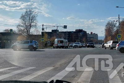 На перекрёстке в Южно-Сахалинске скорая попала в ДТП