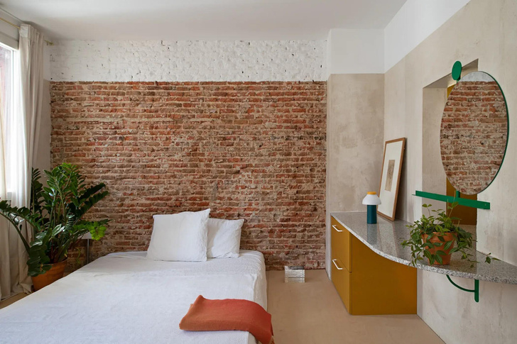 Цвет и бетон: квартира в Мадриде от Nomos Architects