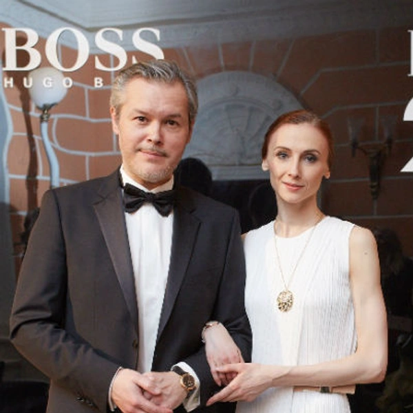 Вадим Репин в костюме BOSS и Светлана Захарова в платье BOSS и украшениях BVLGARI | Источник: Дмитрий Пеньков, Ольга Мордач