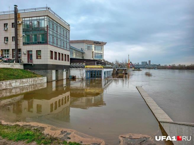 Выступ справа прямо манил сделать фото оттуда… | Источник: Булат Салихов / UFA1.RU