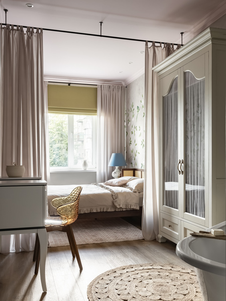Кровать за занавеской: 35 примеров из реальных интерьеров | myDecor