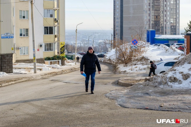 Райончик тихий, дорогу переходят прямо по проезжей части | Источник: Булат Салихов / UFA1.RU