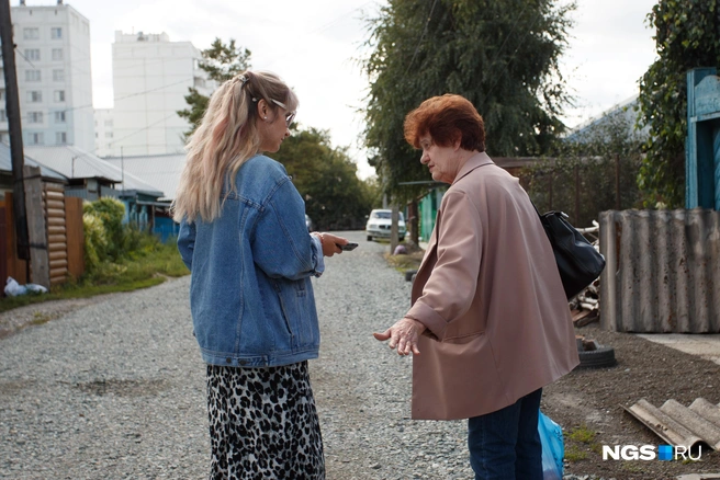 Любовь Ивановна — одна из тех, кто недоволен шлагбаумами | Источник: Андрей Бортко / NGS.RU
