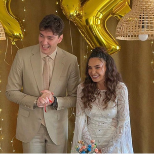 Эбру Шахин из сериала «Ветреный» и ее муж провели помолвку прямо в день рождения актрисы 🤯