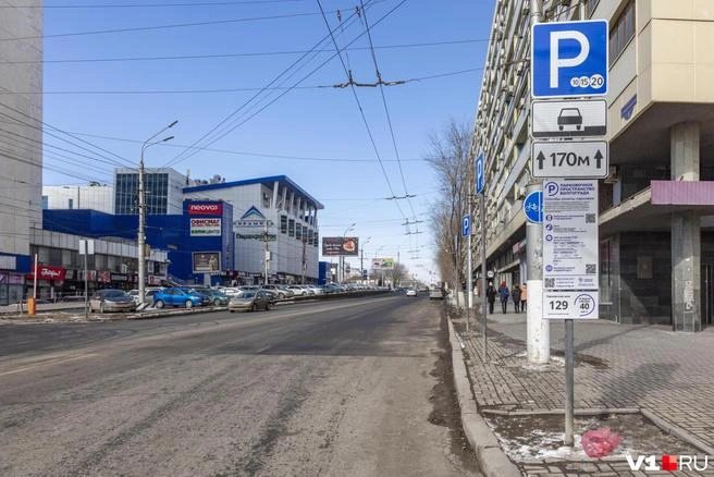Платить за стоянку придется уже с понедельника | Источник: Алексей Волхонский / V1.RU
