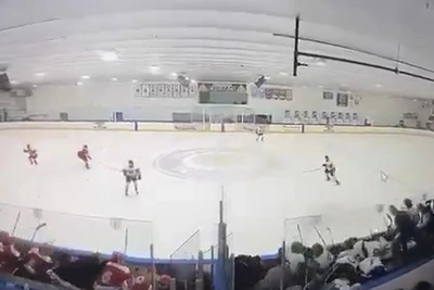 Стрельба на хоккейном матче: паника и поиск укрытия