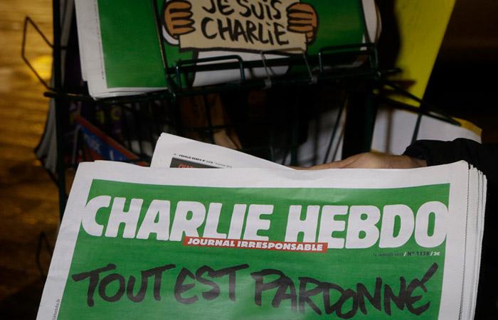 «Слухи о гендерной идентичности Брижит Макрон и очернение Украины»: Charlie Hebdo судится из-за фейковых карикатур | Источник: AP