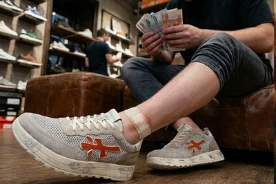 Клиент взыскал с ЦУМа 176 тыс. рублей за премиальные кроссовки