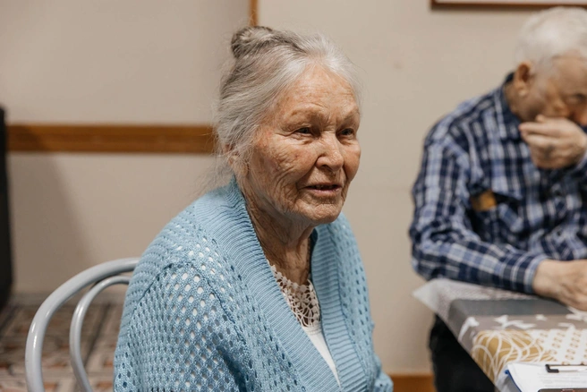 Валентина Алексеевна кажется оптимисткой: она много улыбается и о сложностях в жизни говорит легко | Источник: Ирина Шарова / 72.RU