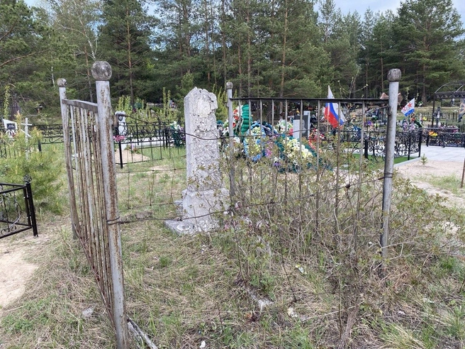 Памятник уже рассыпается на части | Источник: Ирина Господаренко / NGS22.RU