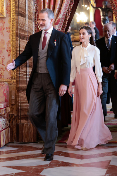 Клубничный зефир: королева Летиция на дипломатическом приеме в Мадриде