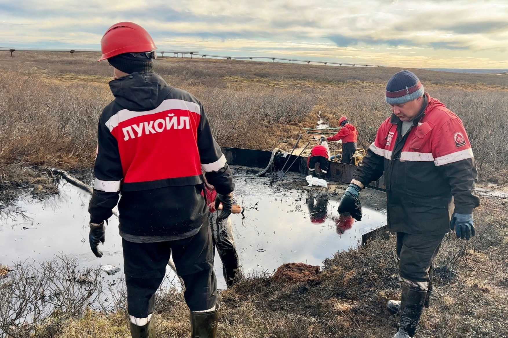 «Существенный вред окружающей среде». В НАО возбудили уголовное дело после разлива нефтепродуктов