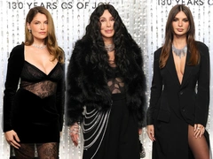 Роковая Ратаковски, разведенная Каста в «голом» наряде и влюбленная Шер: звезды открыли выставку Swarovski