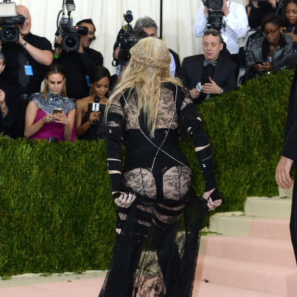 Мадонна на балу Met Gala, 2016 | Источник: Doug Peters via Legion Media 